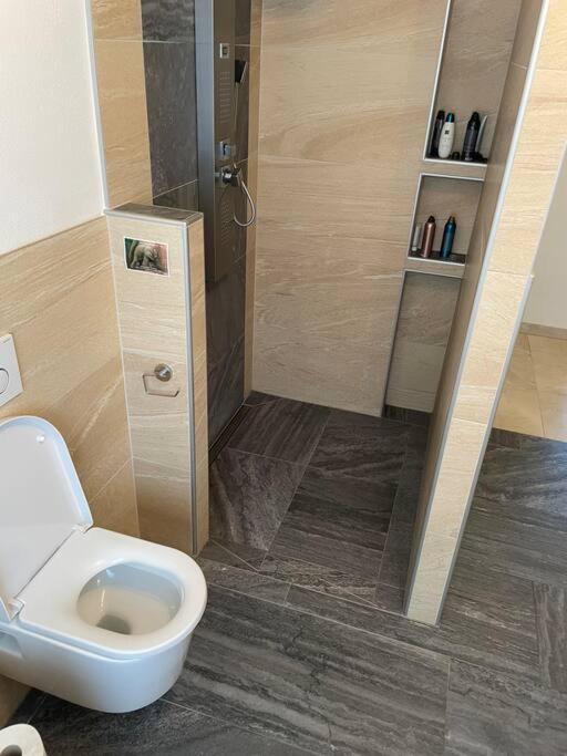 Moderne Wohnung Mit Stil Gross Gerungs Exteriér fotografie