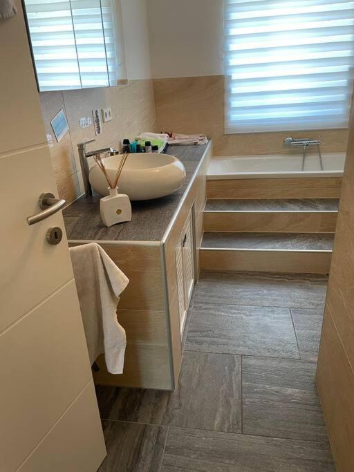 Moderne Wohnung Mit Stil Gross Gerungs Exteriér fotografie